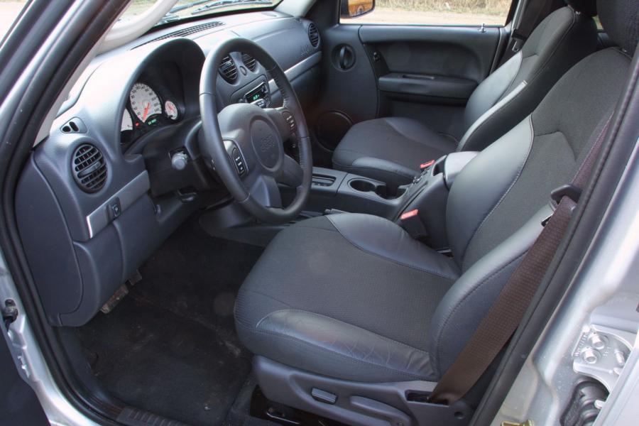  Jeep Cherokee Renegade 2002 года  (фото 15 из 33)